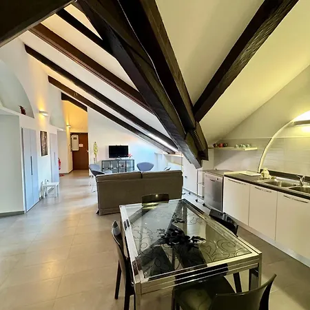 Lägenhet Duomo Luxury Loft In The Historic Center